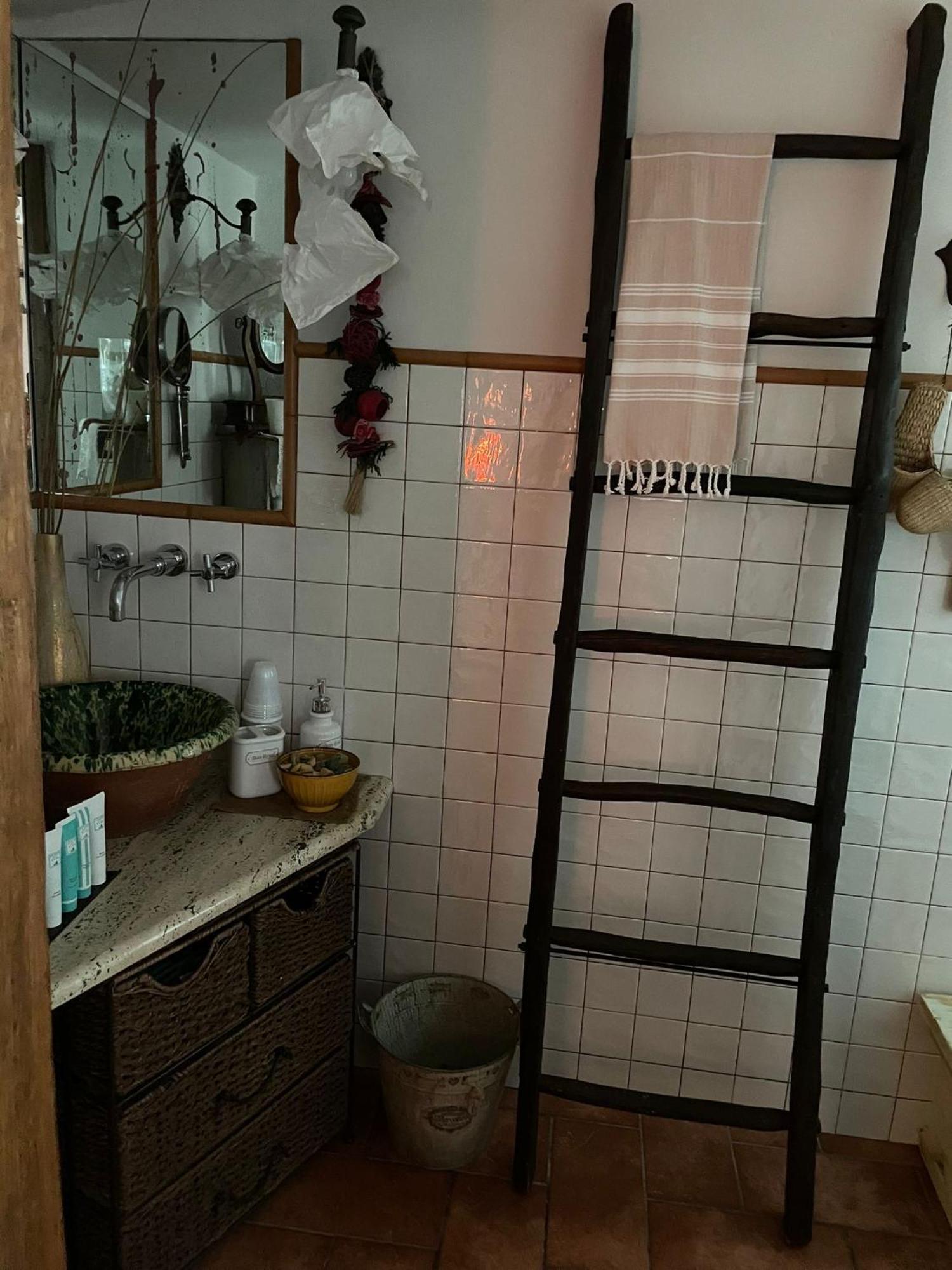 فيلا La Casina Di Simo Montenero  المظهر الخارجي الصورة